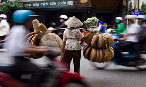 Đề xuất tăng thuế VAT lên 12%: Chuyên gia, doanh nghiệp nói gì?