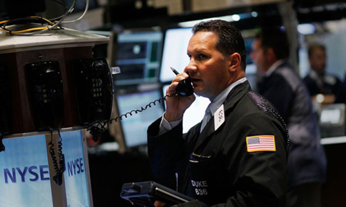 Dow Jones vuột mốc 10.000 điểm