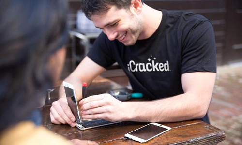 Start-up kiếm chục triệu “đô” nhờ sửa điện thoại