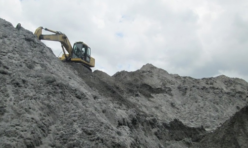 Yêu cầu 6 bộ vào cuộc vụ tro xỉ nhiệt điện đang 