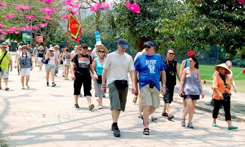 Khách quốc tế đến Việt Nam đạt kỷ lục trong tháng 10