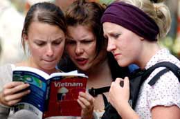 Khách quốc tế đến Việt Nam đột ngột giảm