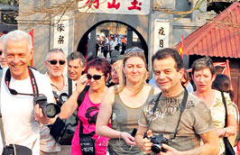 Miễn phí thị thực cho khách tới Việt Nam đến hết 2010