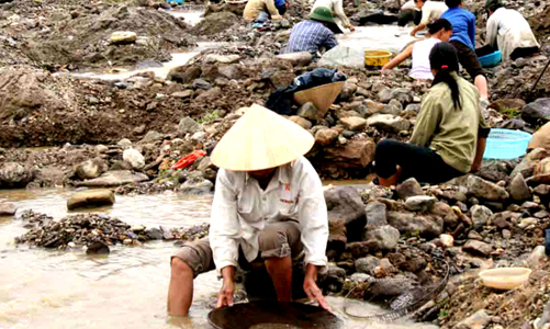 Khai thác khoáng sản làm lợi đến đâu?