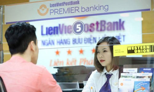 LienVietPostBank lên sàn HOSE với giá 11.800 đồng/cổ phiếu