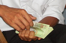 Yêu cầu doanh nghiệp báo cáo lương, thưởng Tết trước 20/12