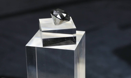 Cận cảnh viên kim cương đen 37 triệu USD trưng bày tại hội chợ ở Trung Quốc