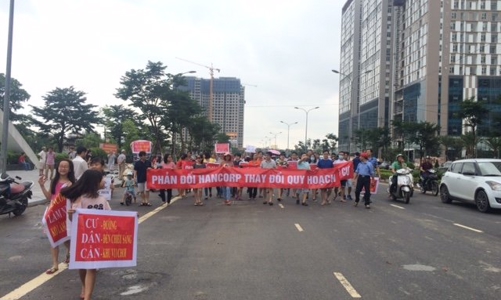 Khu ngoại giao đoàn bị tố biến đất công cộng thành nhà cao tầng