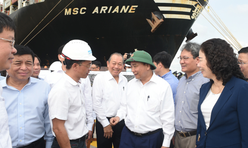 Thủ tướng Nguyễn Xuân Phúc kiểm tra cảng nước sâu lớn nhất Việt Nam