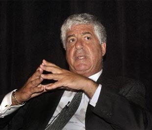 Sếp mới của AIG hưởng lương 3 triệu USD