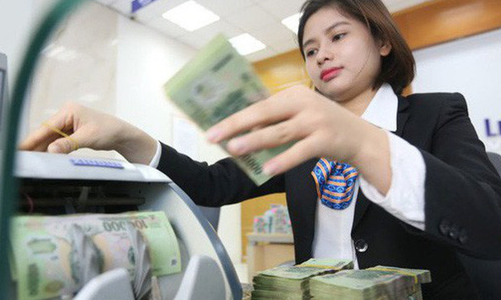 Tiền dồi dào, nhiều ngân hàng bắt đầu hạ lãi suất cho vay