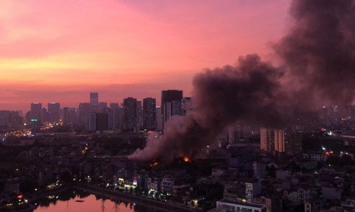 Cháy rụi 4 triệu bóng đèn nguy cơ nhiễm độc kim loại nặng, Rạng Đông nói gì?