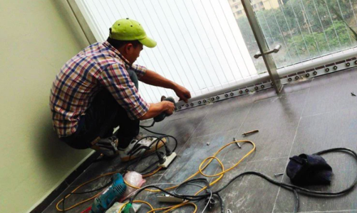 Sau vụ bé gái rơi từ tầng 12: Đề xuất chủ đầu tư phải lắp lưới an toàn tại chung cư