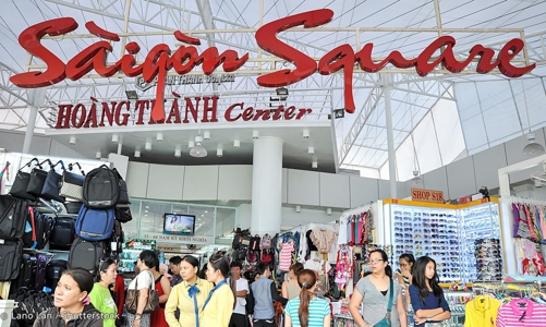 Hàng nghìn sản phẩm giả mạo nhãn mác ở trung tâm mua sắm Saigon Square