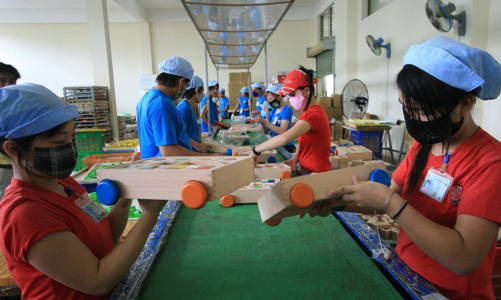 Tiếp tục giãn, giảm nhiều loại thuế, phí cứu doanh nghiệp 