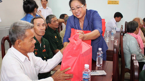 Hà Nội dành hơn 371 tỷ đồng tặng quà đối tượng chính sách dịp Tết Tân Sửu