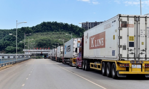 Xe container thanh long ùn ứ tại cửa khẩu Lào Cai đã được giải quyết