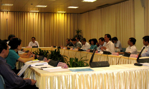 “Vẫn nên tăng lương tối thiểu trong năm 2013”