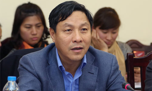 “Tôi đang mặc áo của May 10 đây”