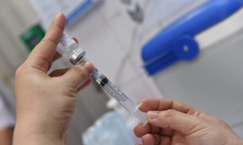 Việt Nam tiêm vaccine AstraZeneca theo quy trình chặt chẽ, an toàn