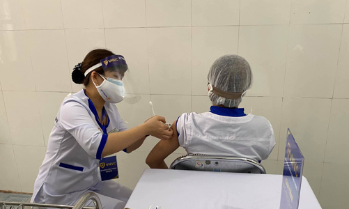 Tỷ lệ phản ứng sau tiêm vaccine Covid-19 tại Việt Nam vẫn ở mức 