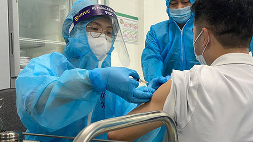 Hơn 24.000 người đã tiêm vaccine Covid-19 tại 12 địa phương