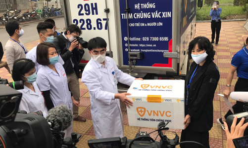 Bắt đầu tiêm vaccine Covid-19 đồng loạt tại Hà Nội, Hải Dương và Tp.HCM