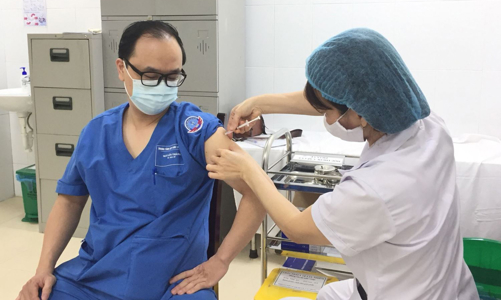 Khuyến cáo 9 nhóm đối tượng nên trì hoãn tiêm vaccine Covid-19 AstraZeneca