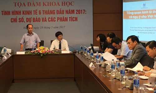 “Tăng trưởng GDP năm 2017 khó đạt mục tiêu 6,7%”