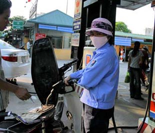 Gian lận về đo lường xăng dầu có thể bị phạt tối đa 30 triệu đồng