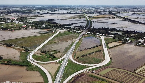 Vì sao xây đường cao tốc ở Đồng bằng sông Cửu Long chậm so với kế hoạch?