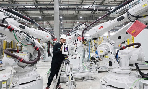 Chuyên gia nước ngoài nhận lương 2 tỷ/năm, đánh giá cao kinh tế Việt Nam