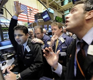 Phố Wall “bứt phá” ngoạn mục nhờ Wells Fargo