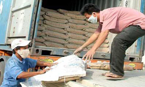 Xi măng rất khó tiêu thụ 