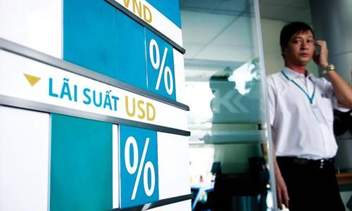 Sức ép đảo chiều lãi suất đến đâu?