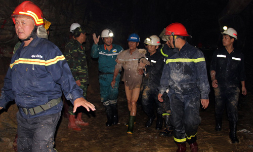 Đã giải cứu 12 công nhân trong vụ sập hầm thủy điện