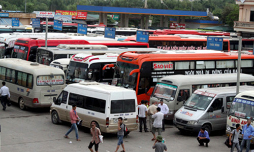 Giá xăng dầu giảm mạnh, doanh nghiệp vận tải đòi... tăng giá vé