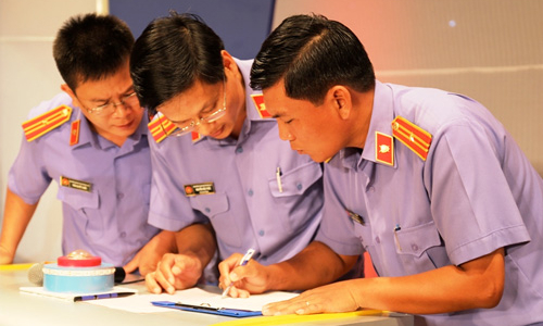 Xin đổi lễ phục ngành kiểm sát vì giống công an