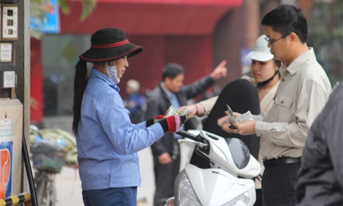 Thủ tướng yêu cầu công khai giá cơ sở và lợi nhuận xăng dầu