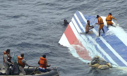 Có thể tìm máy bay rơi xuống biển bằng cách nào?