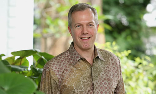 “Đến lúc Mỹ bỏ lệnh cấm vũ khí với Việt Nam”