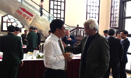 Nhật ký nghị trường: Ngày đầu cập rập