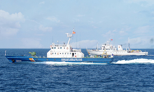 Nhân viên Vinamilk ủng hộ một ngày lương cho cảnh sát biển