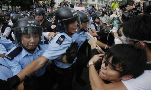 Biểu tình ở Hồng Kông bắt đầu khó kiểm soát?