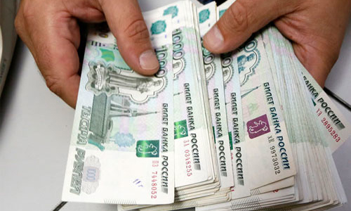 Đồng Rúp lại lao dốc theo giá dầu