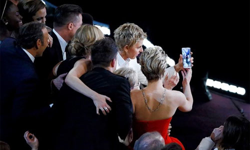 Phía sau chiêu quảng cáo của Samsung tại lễ trao giải Oscar