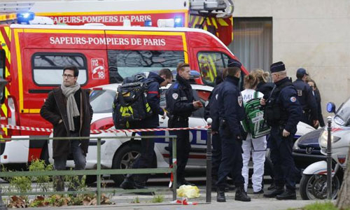 Tòa soạn báo Pháp bị xả súng, 12 người chết