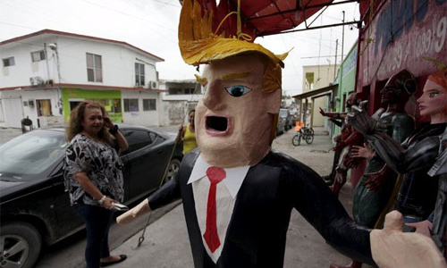 Donald Trump, “ông ba bị” của trẻ nhập cư Mỹ