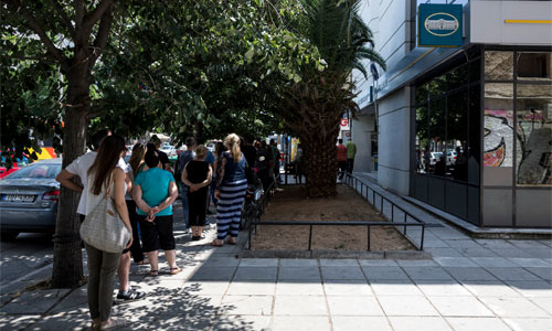 Ngăn hệ thống sụp đổ, Hy Lạp đóng cửa hàng loạt ngân hàng