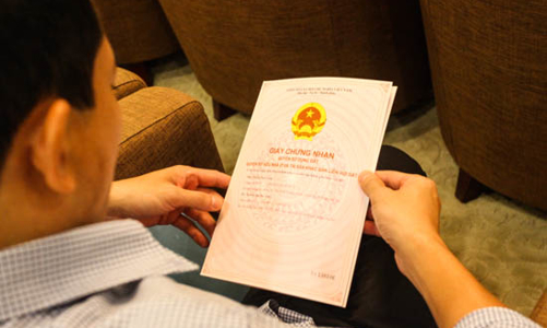 Bàn giao sổ đỏ Royal City, sắp đến lượt Times City